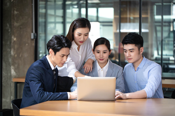 全面薪酬戰(zhàn)略實施：提升員工滿意度，提升企業(yè)績效