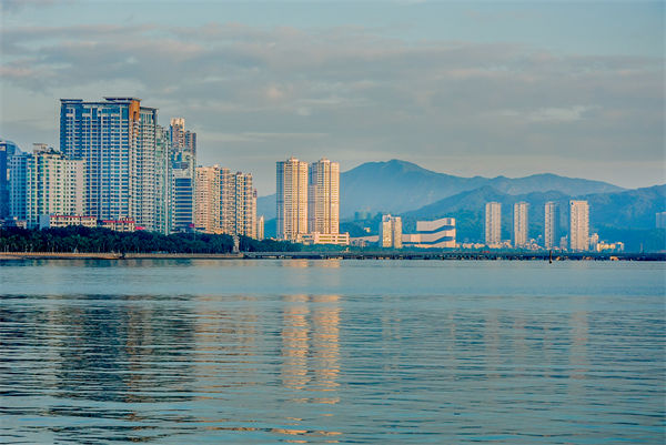 珠海戰(zhàn)略咨詢公司如何幫助企業(yè)制定長遠(yuǎn)發(fā)展規(guī)劃？