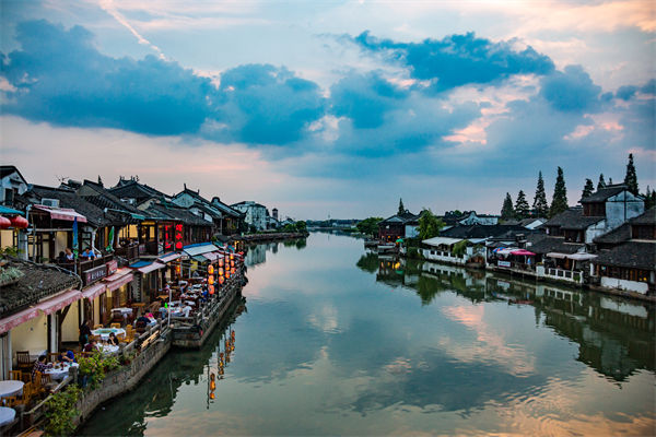 以文化賦能經(jīng)濟(jì)社會(huì)發(fā)展，企業(yè)營(yíng)銷(xiāo)管理對(duì)此有何啟發(fā)？