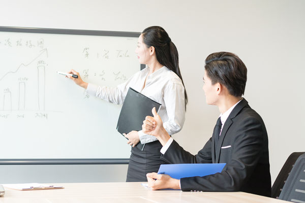 在制定績效目標(biāo)時，嚴(yán)格與靈活，如何把握？