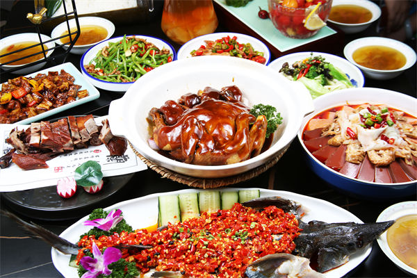 今年擴(kuò)消費(fèi)怎么干？各大企業(yè)如何根據(jù)政策發(fā)力？