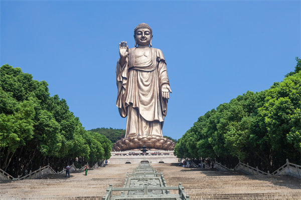 無(wú)錫戰(zhàn)略咨詢公司如何幫企業(yè)突破增長(zhǎng)瓶頸，實(shí)現(xiàn)逆勢(shì)突圍？