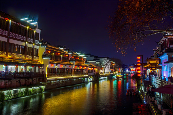 企業(yè)發(fā)展陷入瓶頸，南京戰(zhàn)略咨詢公司如何定制破局突圍方案？