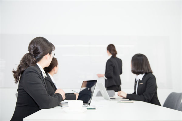員工培訓(xùn)無效、成長慢，人力資源管理怎樣定制高效方案？