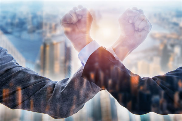 榮耀CEO承認(rèn)銷量非常困難，眾多企業(yè)的品牌戰(zhàn)略啟示