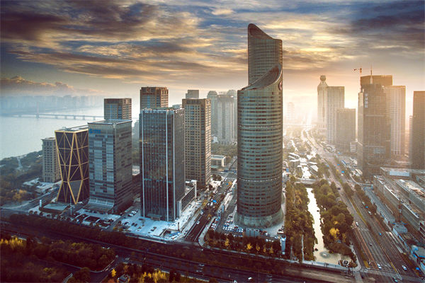 市場突變計劃失效，年度計劃如何靈活應(yīng)對突發(fā)情況？